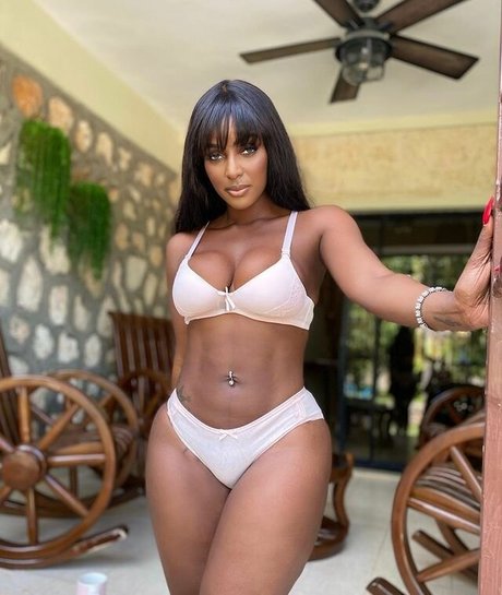 Amara La Negra