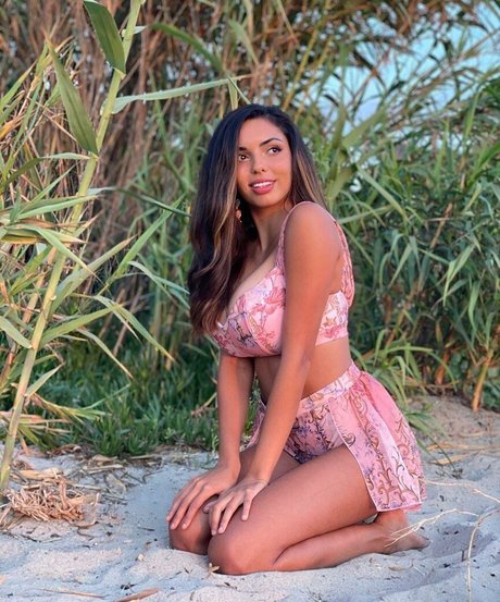 Foto desnuda filtrada de OnlyFans de Tara Yazdi