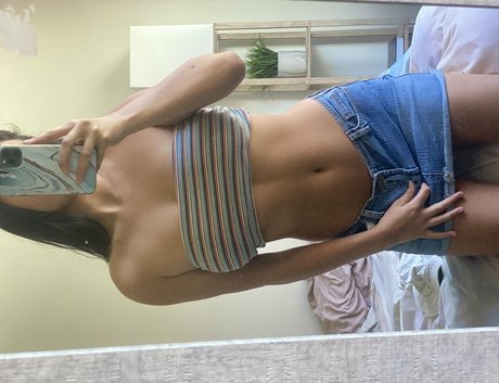 Foto desnuda filtrada de OnlyFans de Yuliajuson