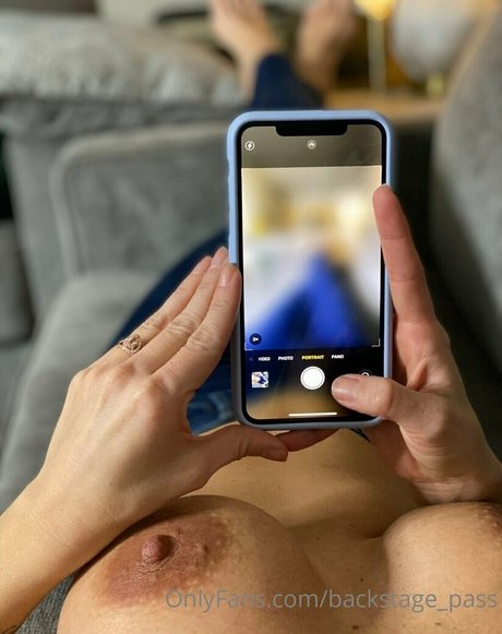 Foto desnuda filtrada de OnlyFans de Backstagepass