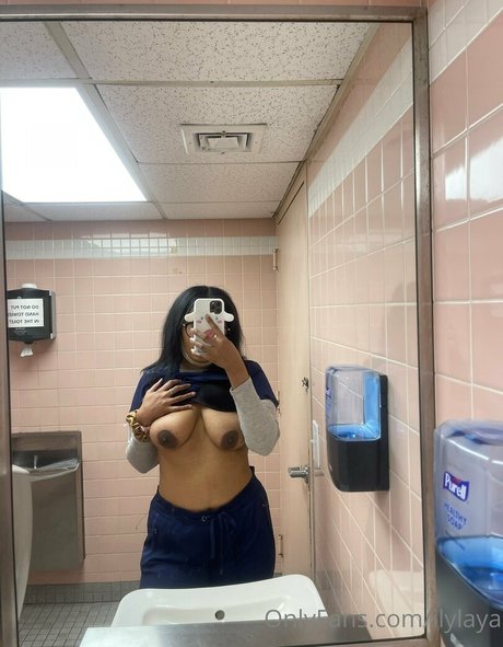 Foto desnuda filtrada de OnlyFans de Wholelottalaya