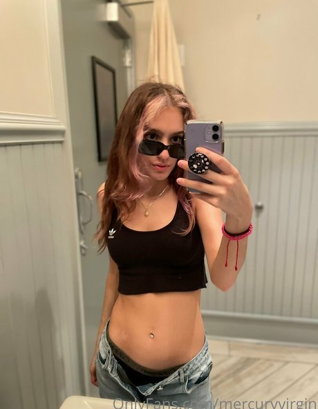 Foto desnuda filtrada de OnlyFans de Mercuryvirgin