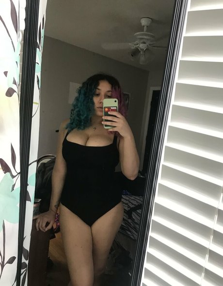 Foto desnuda filtrada de OnlyFans de Itselliemay
