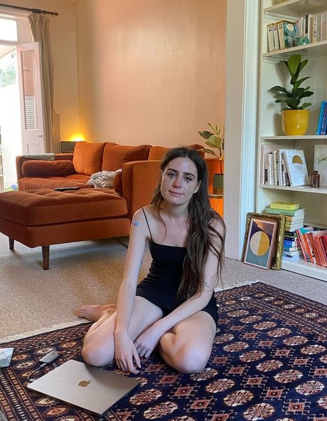 Foto desnuda filtrada de OnlyFans de Dodie Clark