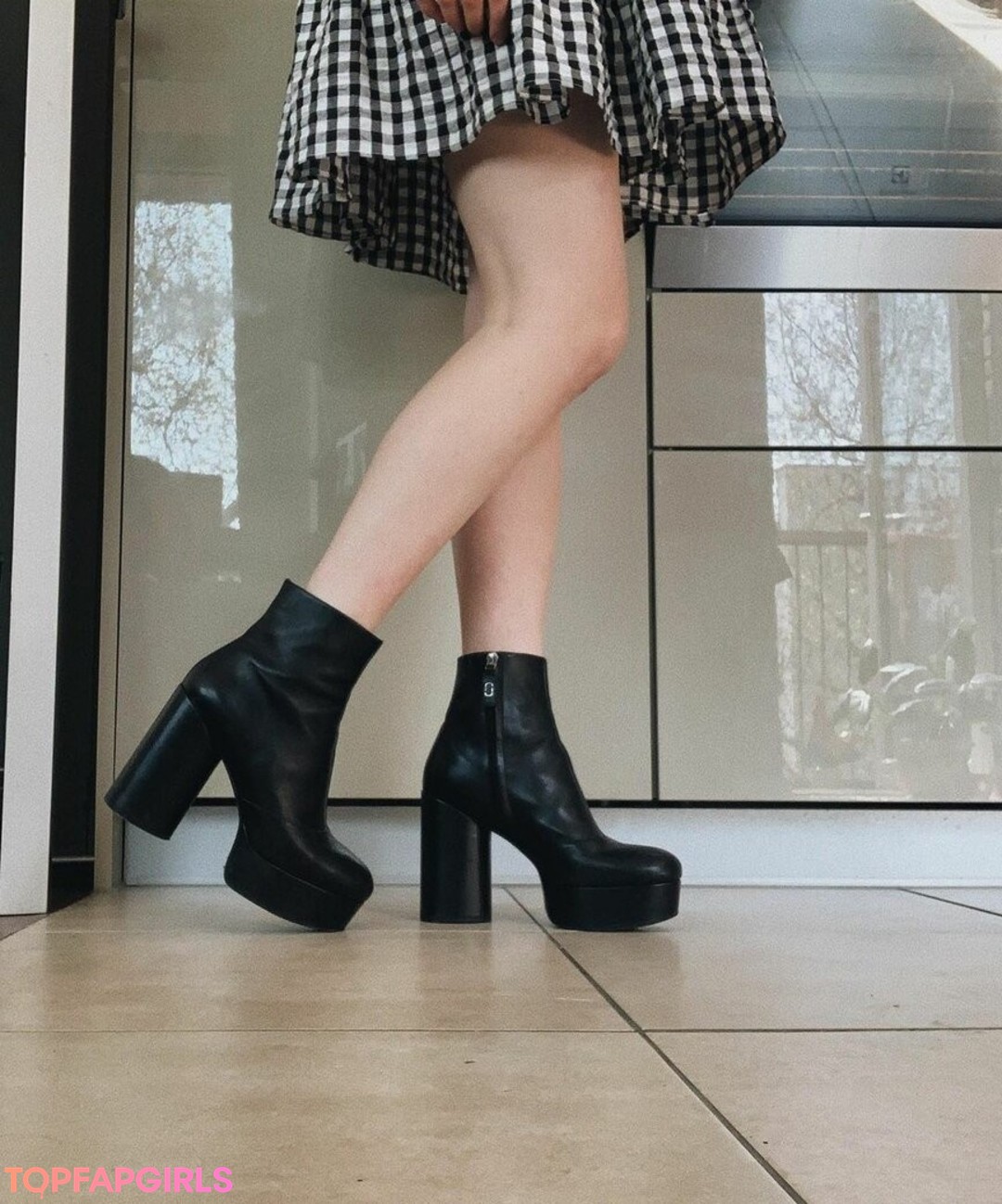 Foto desnuda filtrada de OnlyFans de Dodie Clark #24 Foto desnuda filtrada de OnlyFans de Dodie Clark #24