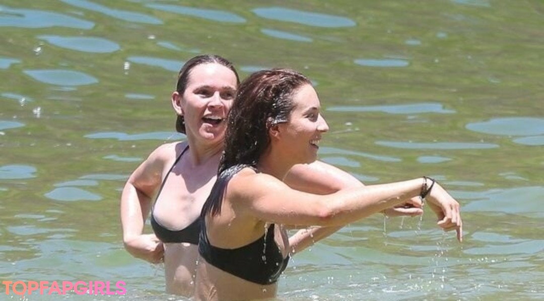 Foto desnuda filtrada de OnlyFans de Troian Bellisario #6 Foto desnuda filtrada de OnlyFans de Troian Bellisario #6