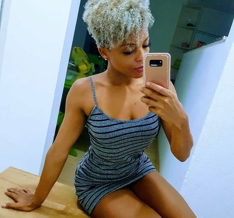 Foto desnuda filtrada de OnlyFans de Sayoh Dos Santos
