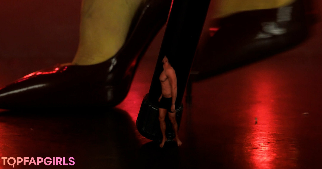 Foto desnuda filtrada de OnlyFans de Giantessroma #25 Foto desnuda filtrada de OnlyFans de Giantessroma #25