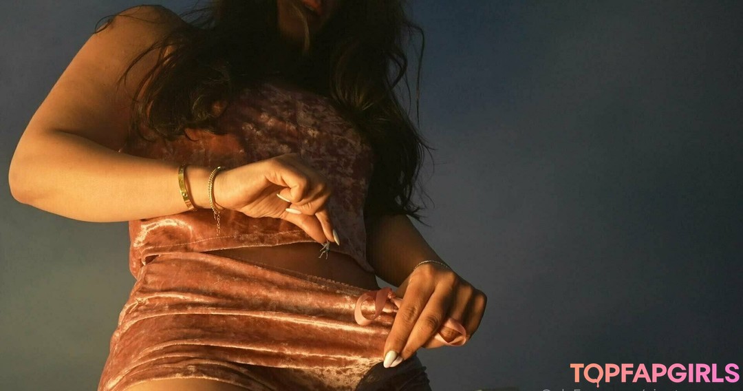 Foto desnuda filtrada de OnlyFans de Giantessroma #76 Foto desnuda filtrada de OnlyFans de Giantessroma #76