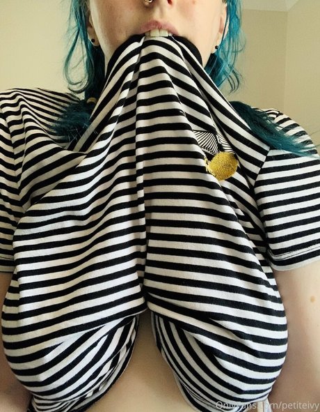 Foto desnuda filtrada de OnlyFans de Petiteivy