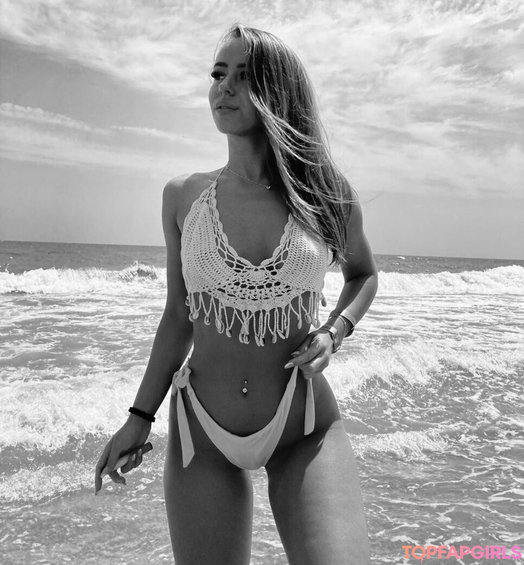 Foto desnuda filtrada de OnlyFans de Alealexandra79 #13 Foto desnuda filtrada de OnlyFans de Alealexandra79 #13