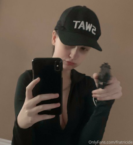 Foto desnuda filtrada de OnlyFans de Fratricide