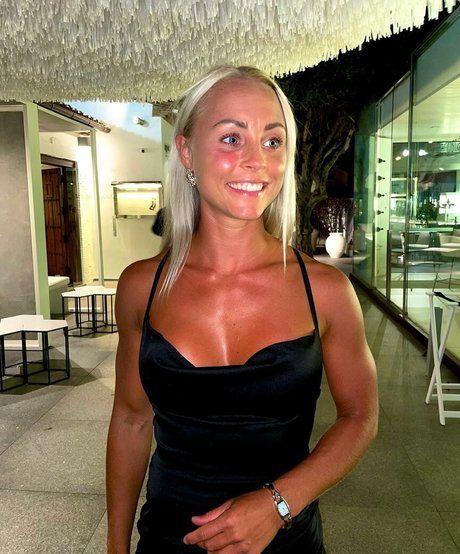 Foto desnuda filtrada de OnlyFans de Swedishfitgirl