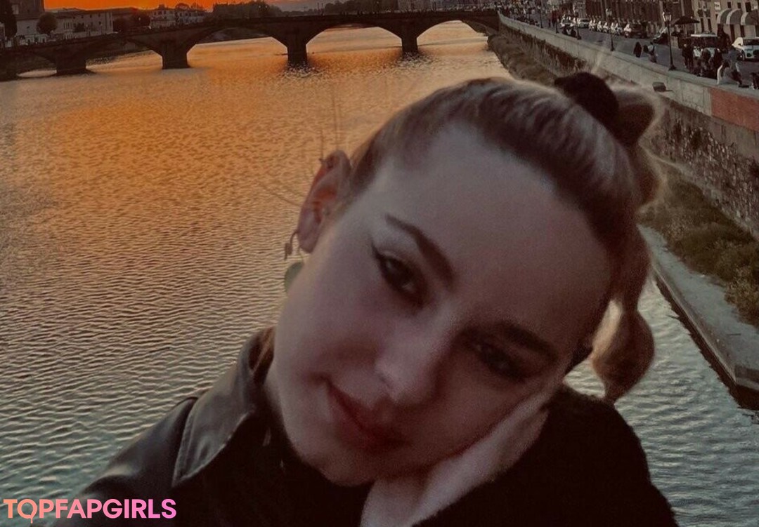 Foto desnuda filtrada de OnlyFans de Elena Lagou #5 Foto desnuda filtrada de OnlyFans de Elena Lagou #5