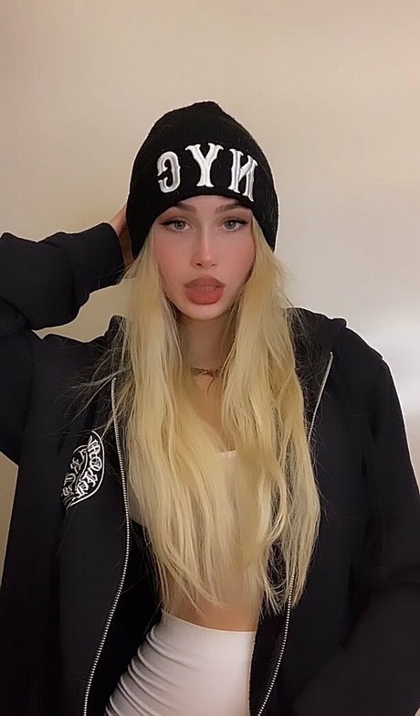 Dressupblondie