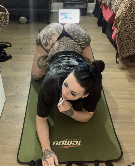 Foto desnuda filtrada de OnlyFans de Trashkitt3n