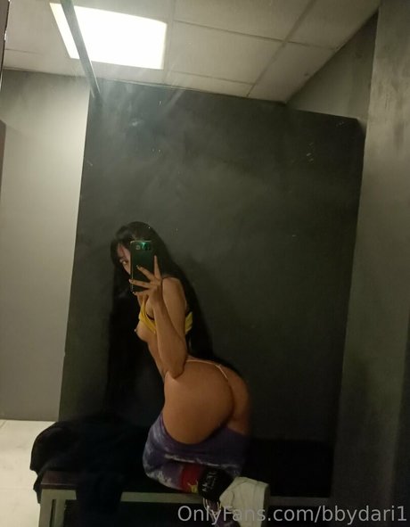 Foto desnuda filtrada de OnlyFans de Bbydari1