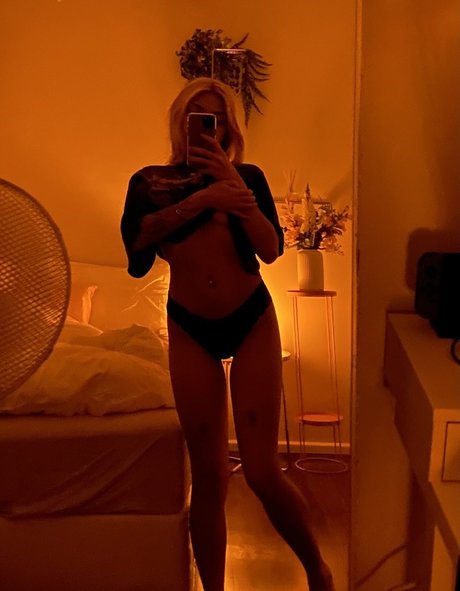 Foto desnuda filtrada de OnlyFans de Deathlessley