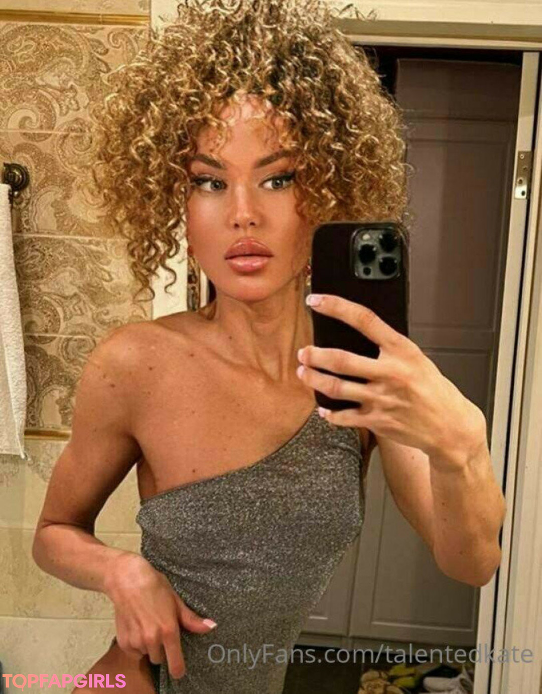 Foto desnuda filtrada de OnlyFans de Talented Kate #40 Foto desnuda filtrada de OnlyFans de Talented Kate #40