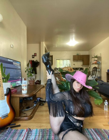 Bendy Lola