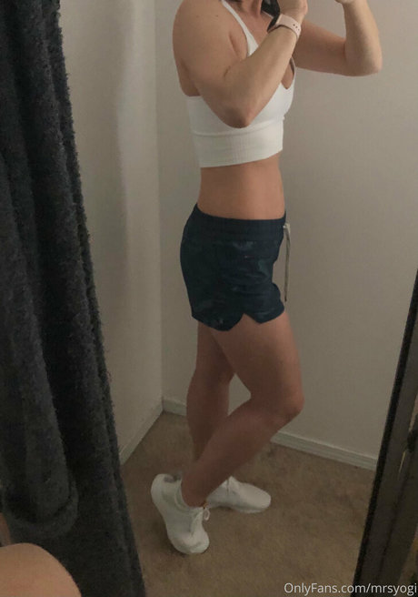 Foto desnuda filtrada de OnlyFans de Mrsyogi