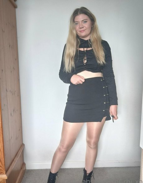 Rhi_rhi_xo