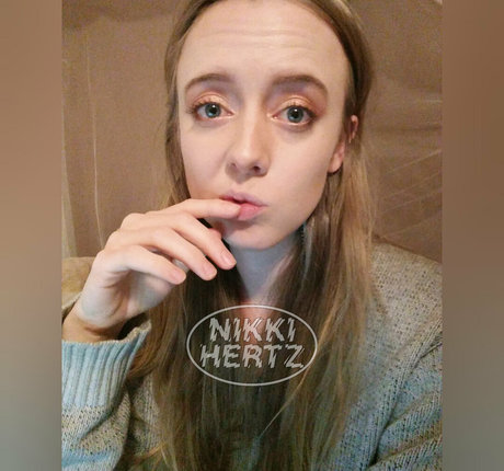 Foto desnuda filtrada de OnlyFans de Thenikkihertz