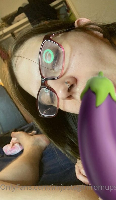 Foto desnuda filtrada de OnlyFans de Imjustagirlfromupstairs