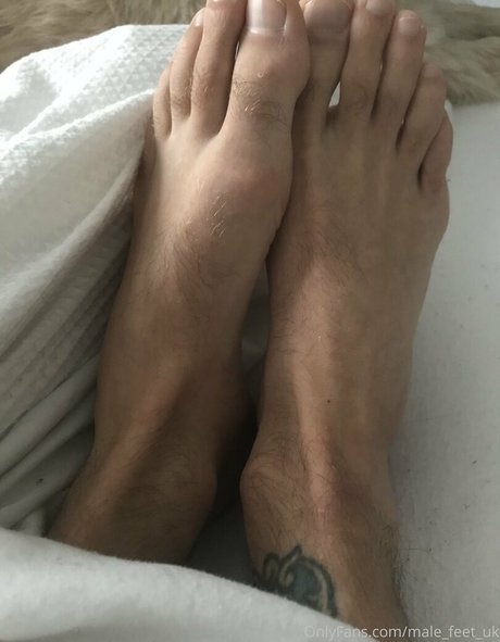 Male_feet_uk