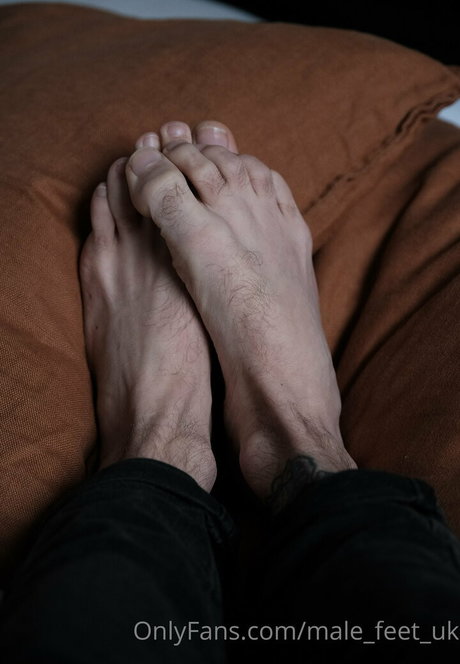 Male_feet_uk