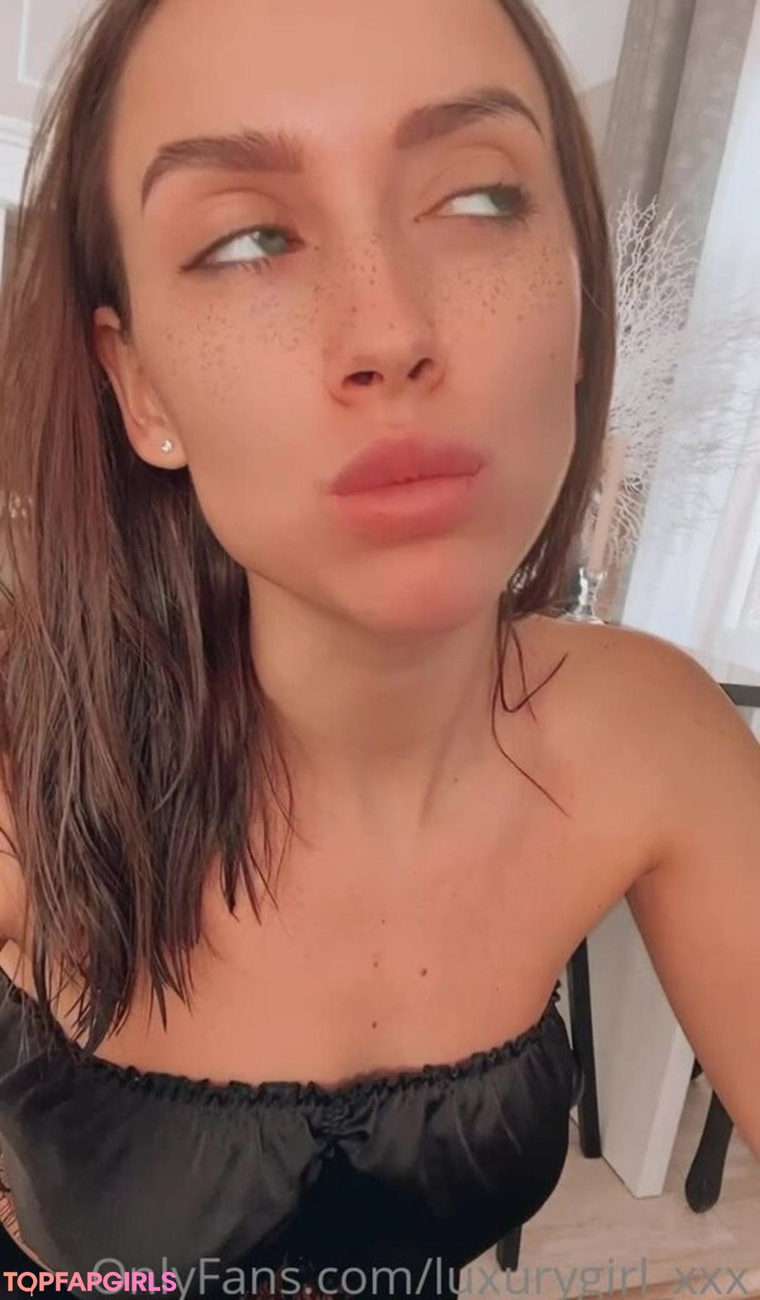 Foto desnuda filtrada de OnlyFans de Kristina Sweet #420 Foto desnuda filtrada de OnlyFans de Kristina Sweet #420