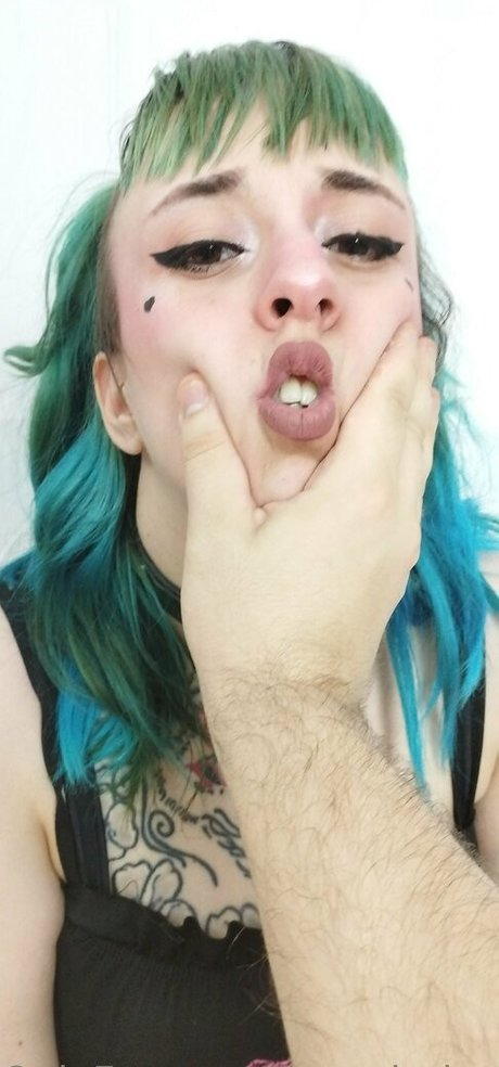 Foto desnuda filtrada de OnlyFans de Wonderlandkueen