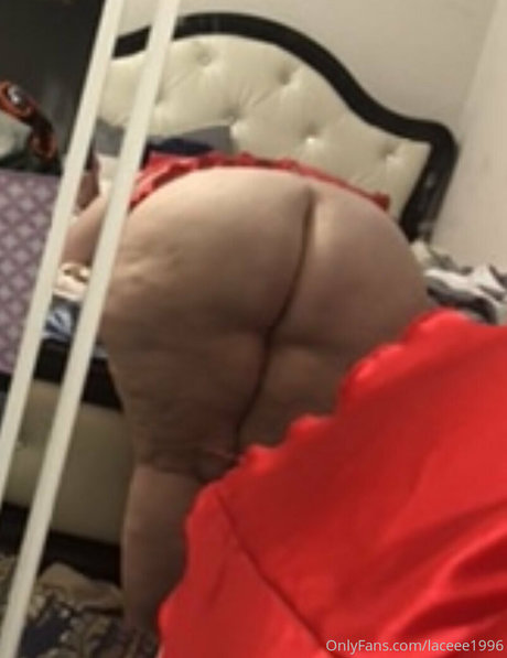 Laceee1996
