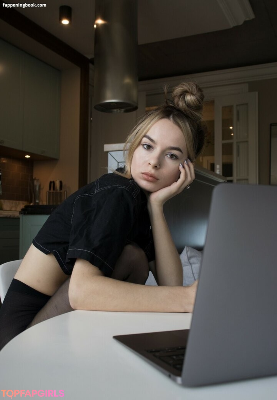 Foto desnuda filtrada de OnlyFans de Emily Poker #30 Foto desnuda filtrada de OnlyFans de Emily Poker #30