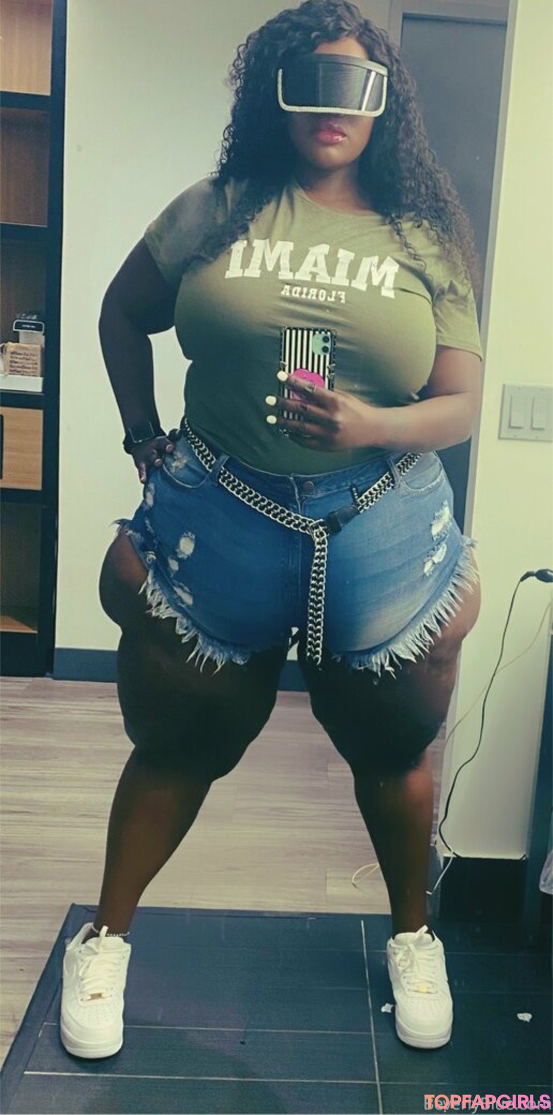 Foto desnuda filtrada de OnlyFans de Beverlyblue3x #11 Foto desnuda filtrada de OnlyFans de Beverlyblue3x #11