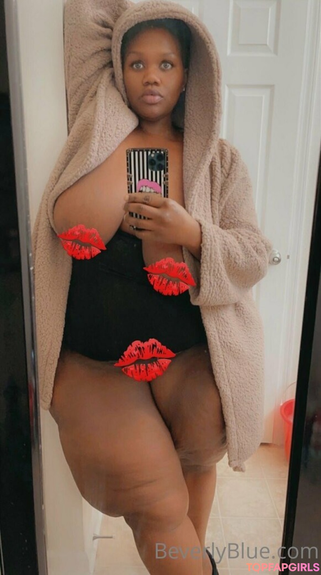 Foto desnuda filtrada de OnlyFans de Beverlyblue3x #137 Foto desnuda filtrada de OnlyFans de Beverlyblue3x #137