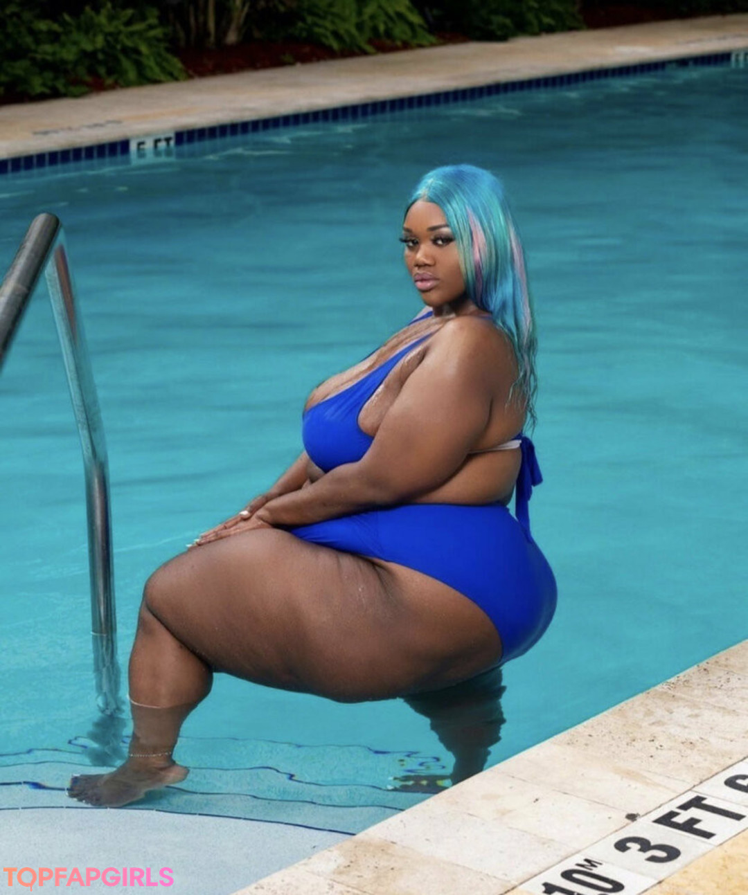 Foto desnuda filtrada de OnlyFans de Beverlyblue3x #18 Foto desnuda filtrada de OnlyFans de Beverlyblue3x #18