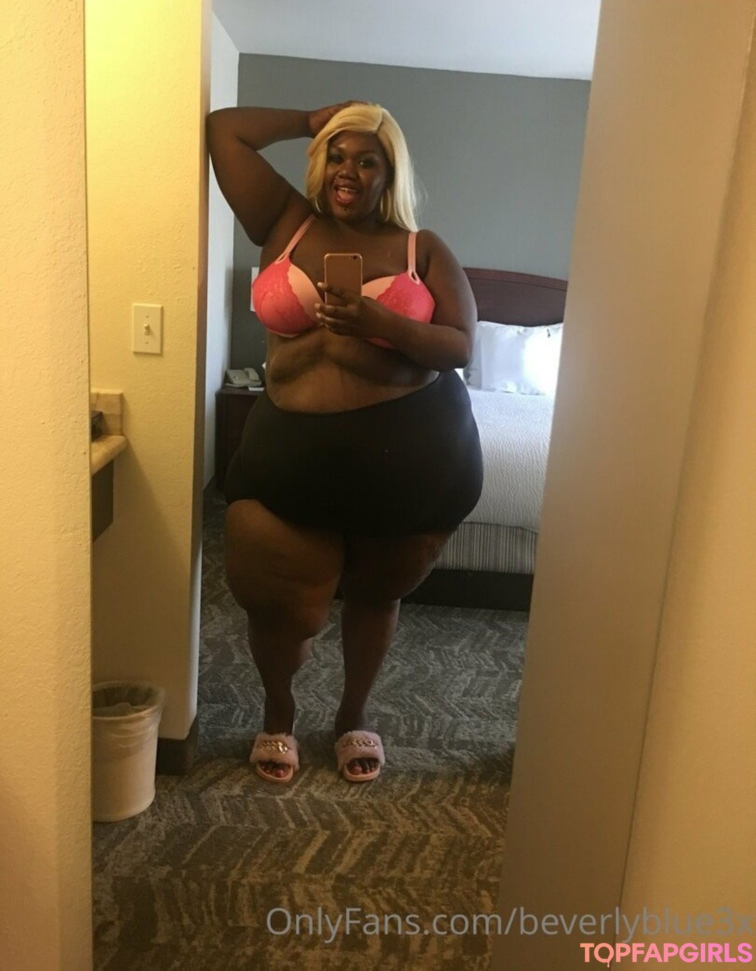 Foto desnuda filtrada de OnlyFans de Beverlyblue3x #181 Foto desnuda filtrada de OnlyFans de Beverlyblue3x #181