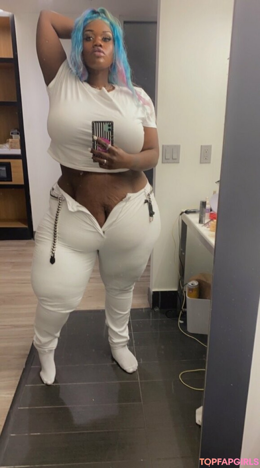 Foto desnuda filtrada de OnlyFans de Beverlyblue3x #21 Foto desnuda filtrada de OnlyFans de Beverlyblue3x #21