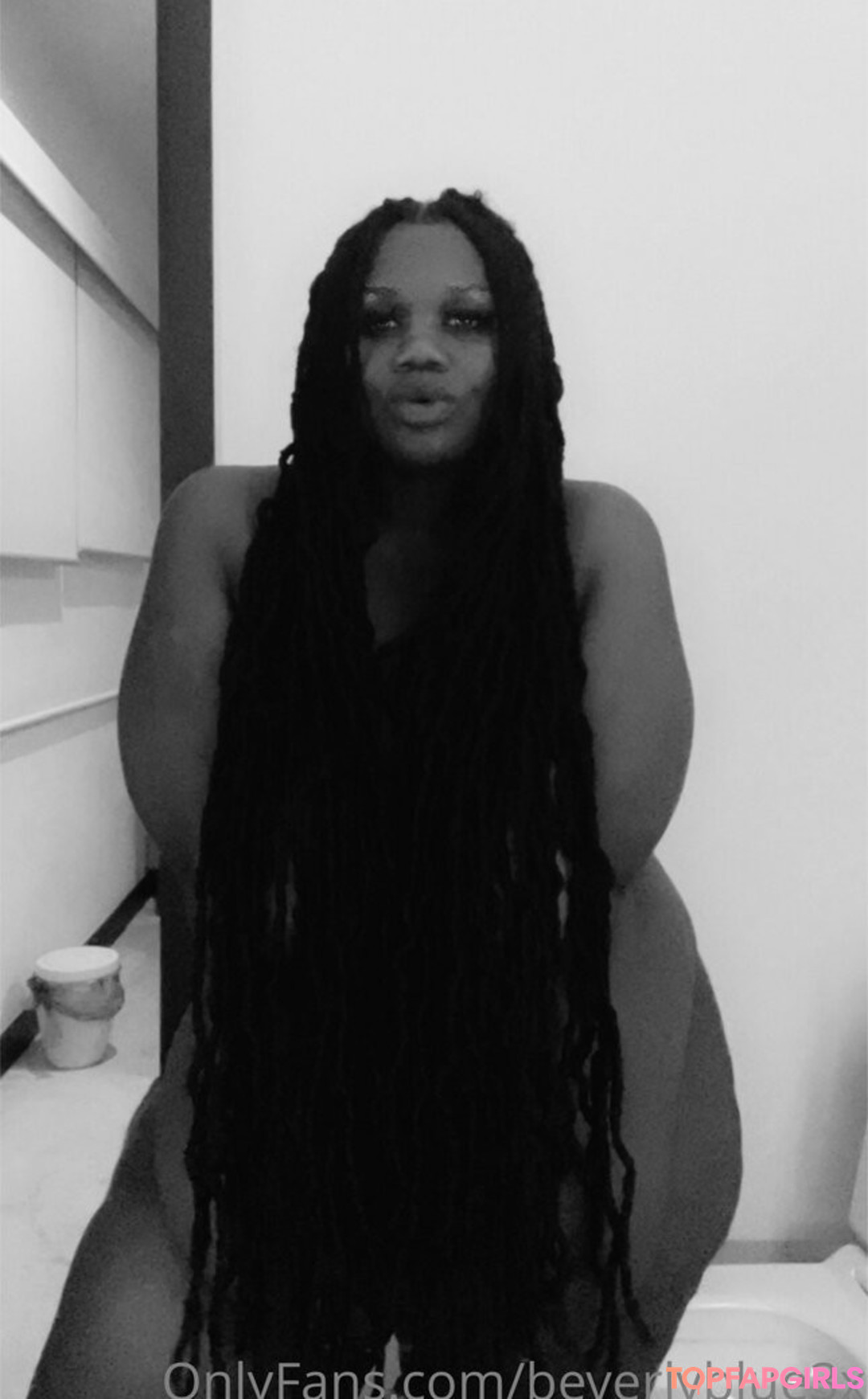 Foto desnuda filtrada de OnlyFans de Beverlyblue3x #235 Foto desnuda filtrada de OnlyFans de Beverlyblue3x #235