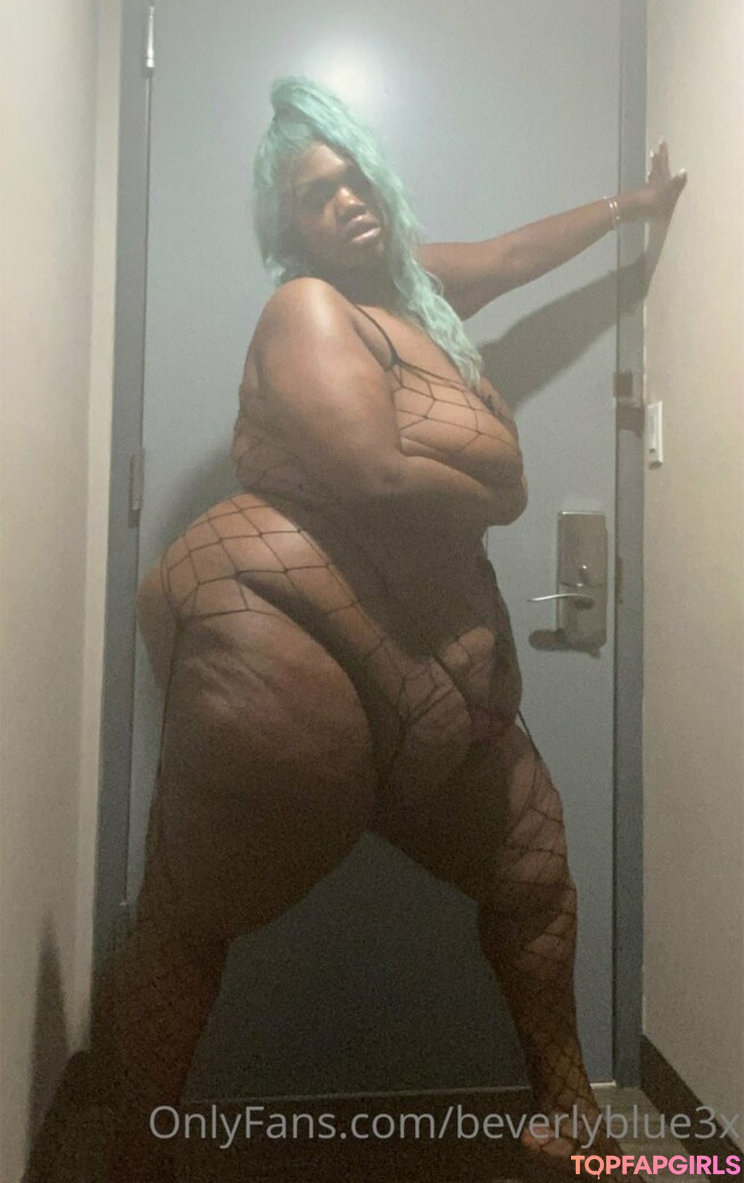 Foto desnuda filtrada de OnlyFans de Beverlyblue3x #264 Foto desnuda filtrada de OnlyFans de Beverlyblue3x #264