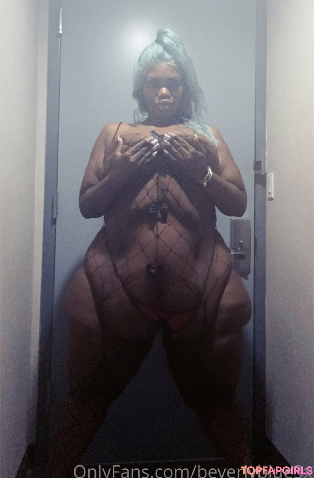 Foto desnuda filtrada de OnlyFans de Beverlyblue3x #265 Foto desnuda filtrada de OnlyFans de Beverlyblue3x #265