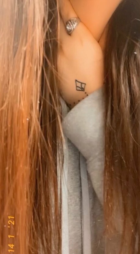 Foto desnuda filtrada de OnlyFans de Yourfavbustybrat