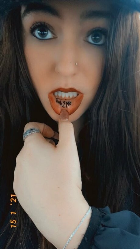 Foto desnuda filtrada de OnlyFans de Yourfavbustybrat