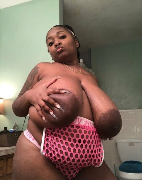 Foto desnuda filtrada de OnlyFans de Famousstarkmarie