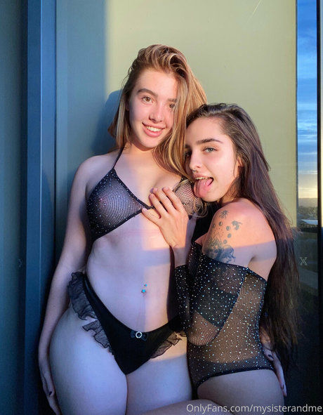 Foto desnuda filtrada de OnlyFans de Mysisterandme