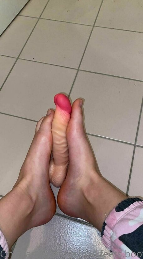 Foto desnuda filtrada de OnlyFans de Deluxefeetsbooty