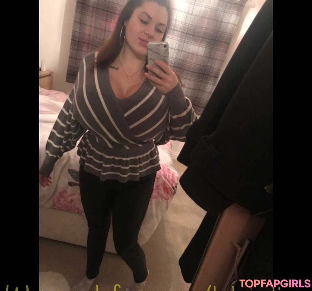 Foto desnuda filtrada de OnlyFans de Lolaceline #105 Foto desnuda filtrada de OnlyFans de Lolaceline #105