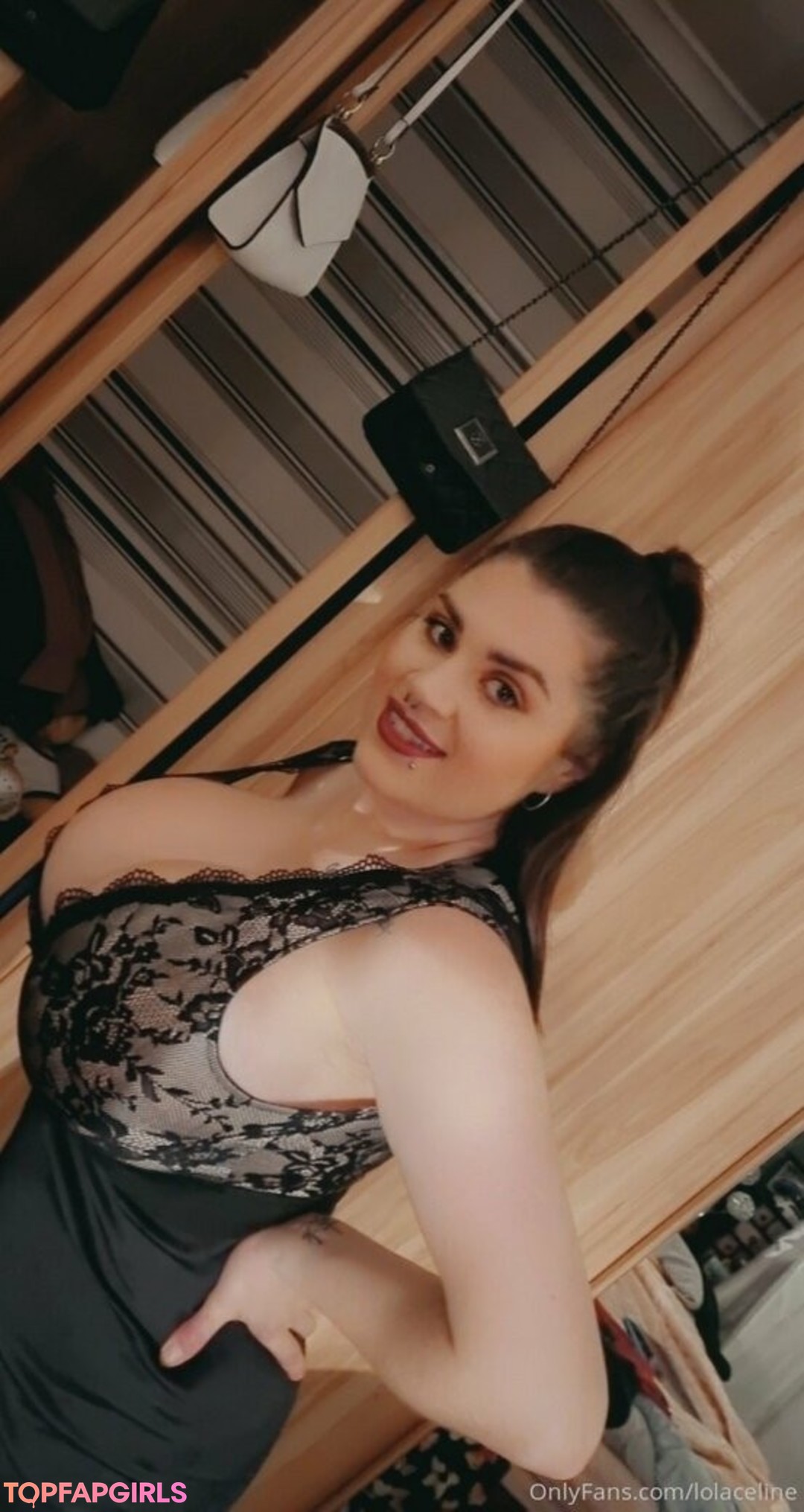 Foto desnuda filtrada de OnlyFans de Lolaceline #81 Foto desnuda filtrada de OnlyFans de Lolaceline #81