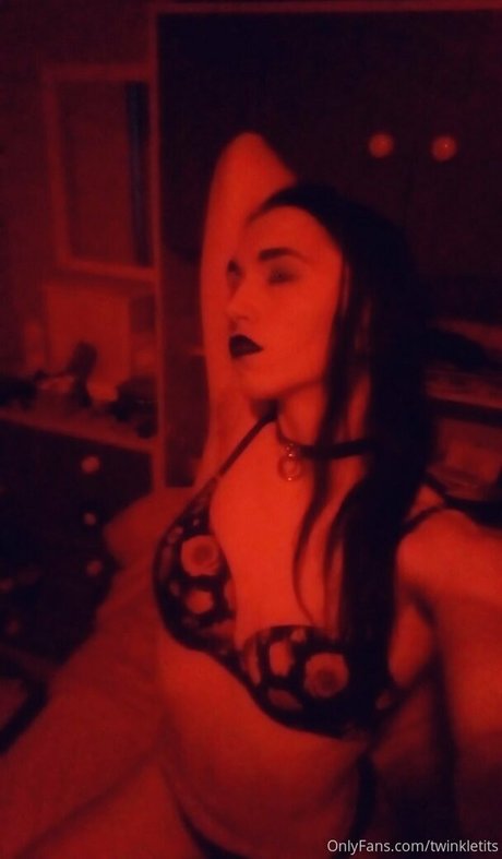 Foto desnuda filtrada de OnlyFans de Twinkletits